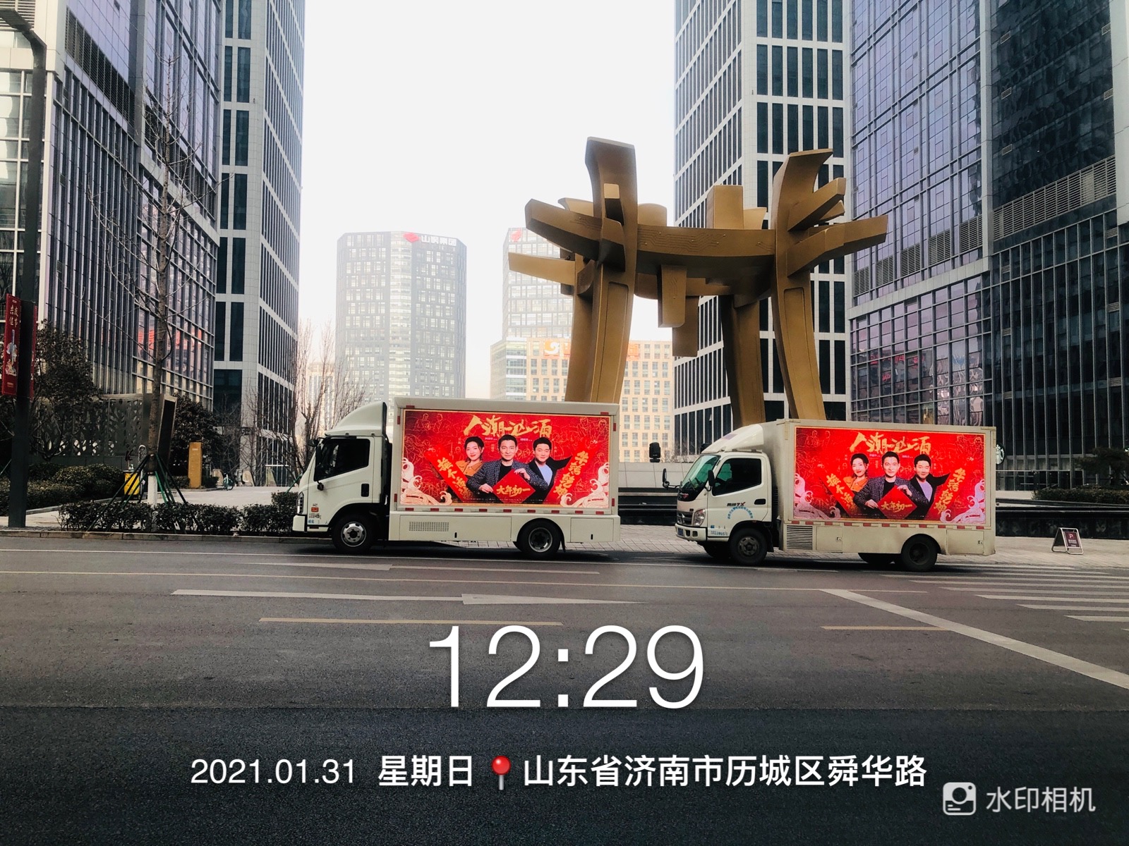 《人潮洶涌》開啟小篷車百城巡演，打卡全國地標性建筑！